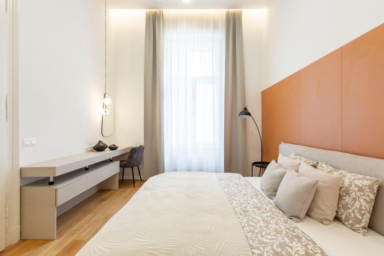Luxurious Minimalist Residence With Sauna By Prestige Homes Budapesta Exterior foto