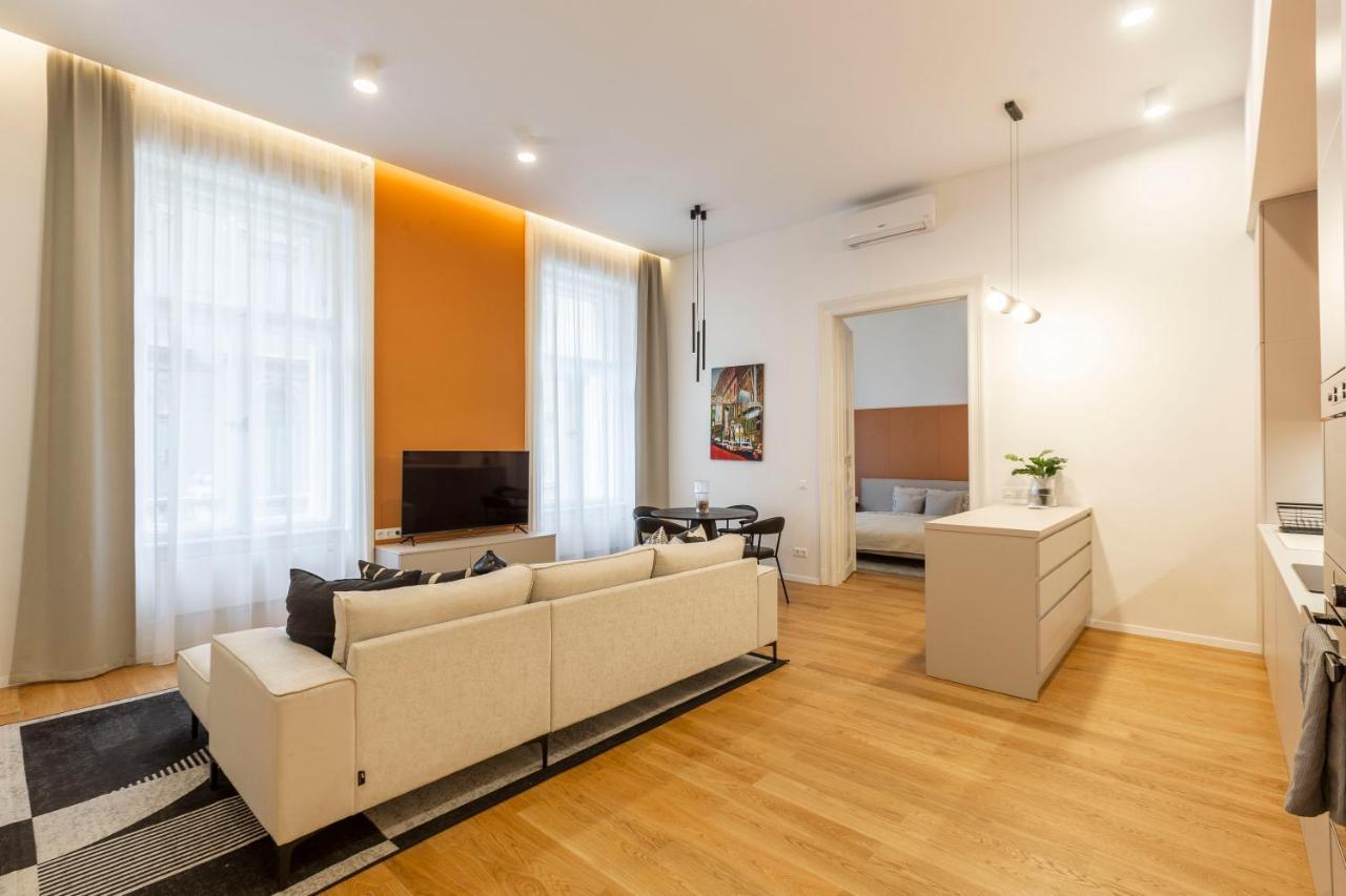 Luxurious Minimalist Residence With Sauna By Prestige Homes Budapesta Exterior foto