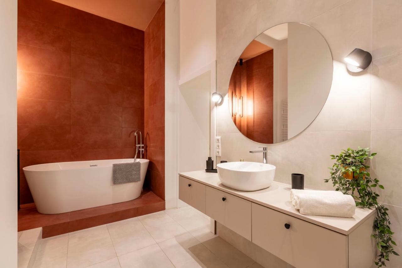 Luxurious Minimalist Residence With Sauna By Prestige Homes Budapesta Exterior foto
